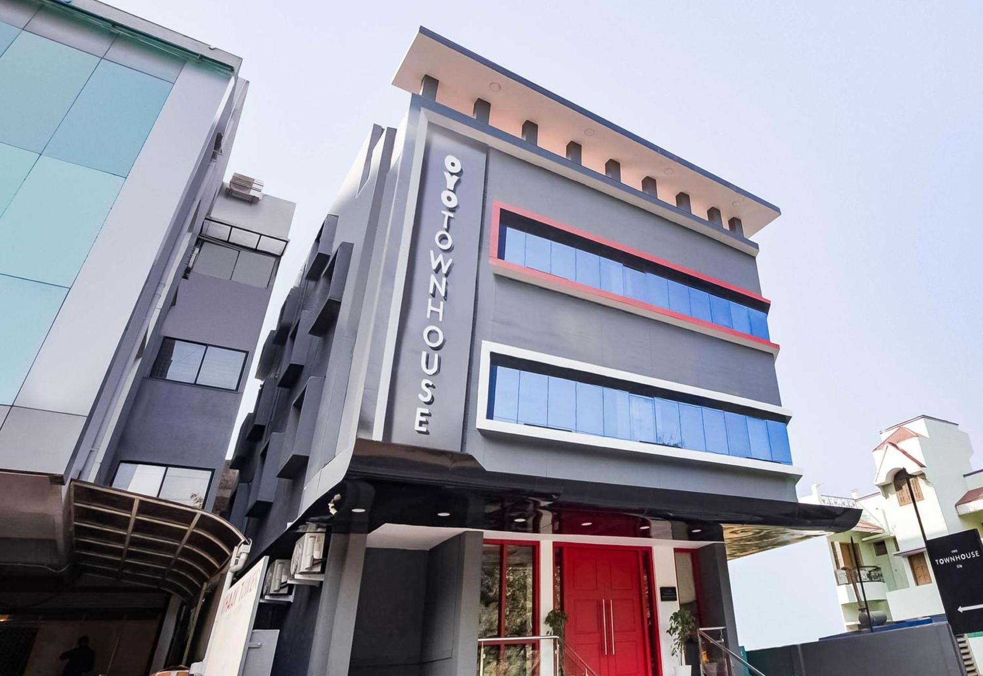 OYO Townhouse 376 Lords Inn Regency Mānglia Exterior foto