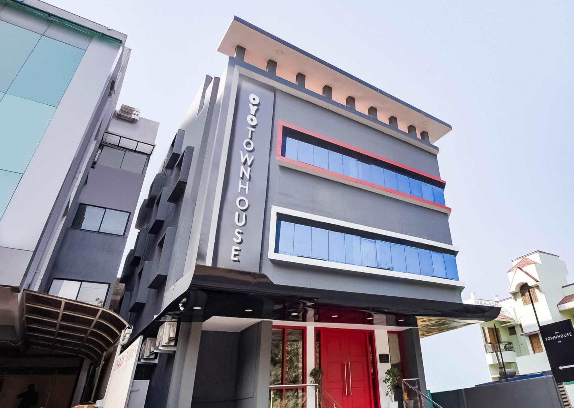 OYO Townhouse 376 Lords Inn Regency Mānglia Exterior foto