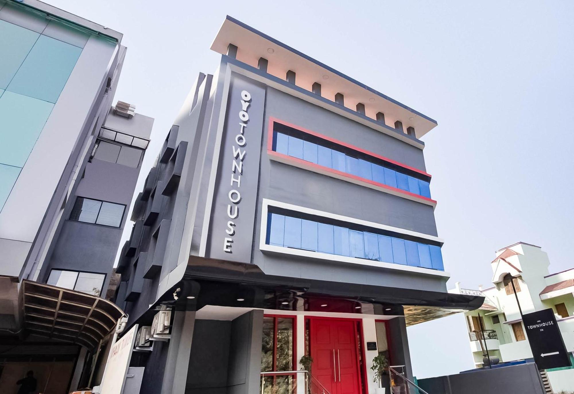 OYO Townhouse 376 Lords Inn Regency Mānglia Exterior foto