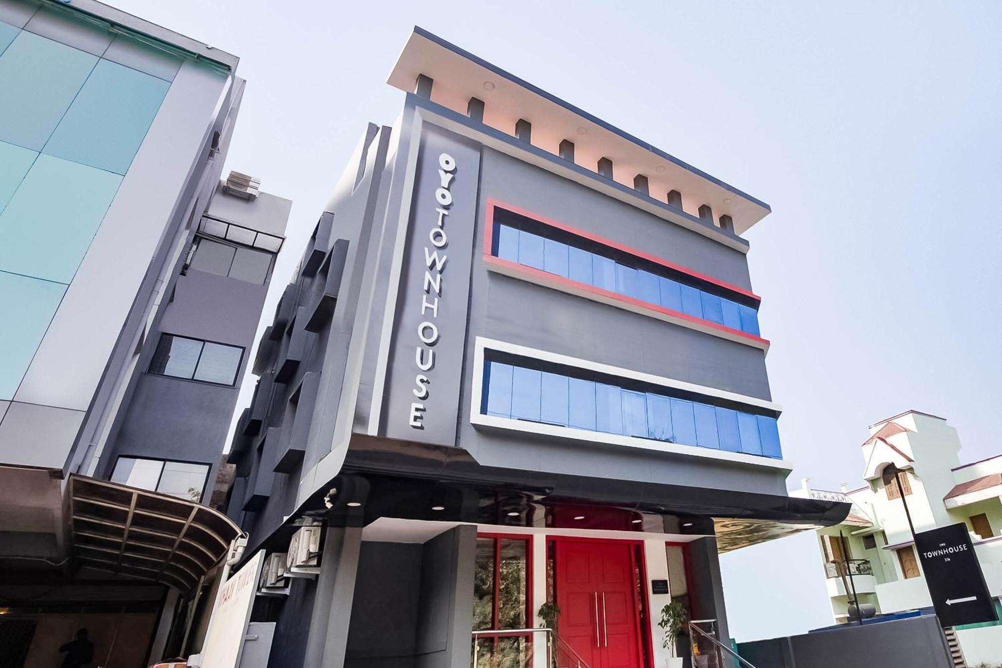 OYO Townhouse 376 Lords Inn Regency Mānglia Exterior foto